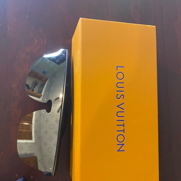 LV Glasses With Case - Picture 2 of 7